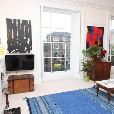 Stunning Arty Apartment In The Heart Of Clifton Бристоль Экстерьер фото