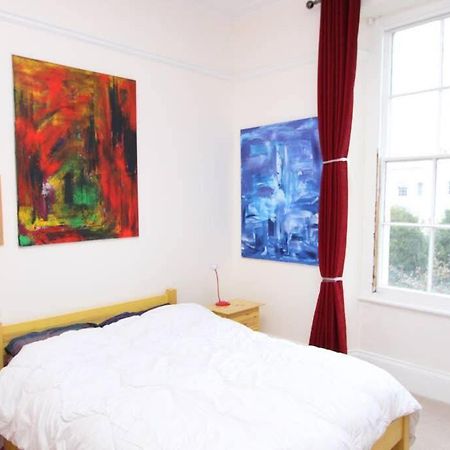 Stunning Arty Apartment In The Heart Of Clifton Бристоль Экстерьер фото