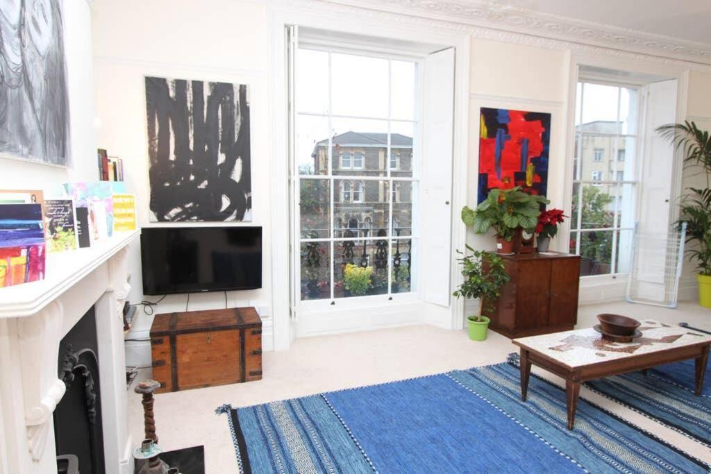 Stunning Arty Apartment In The Heart Of Clifton Бристоль Экстерьер фото