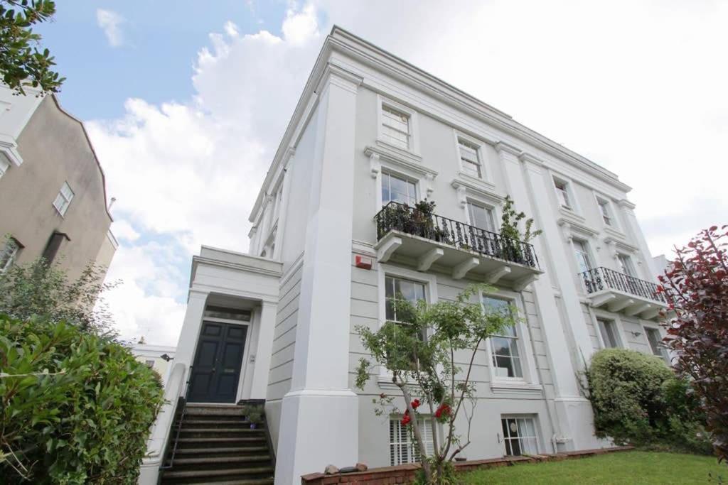 Stunning Arty Apartment In The Heart Of Clifton Бристоль Экстерьер фото