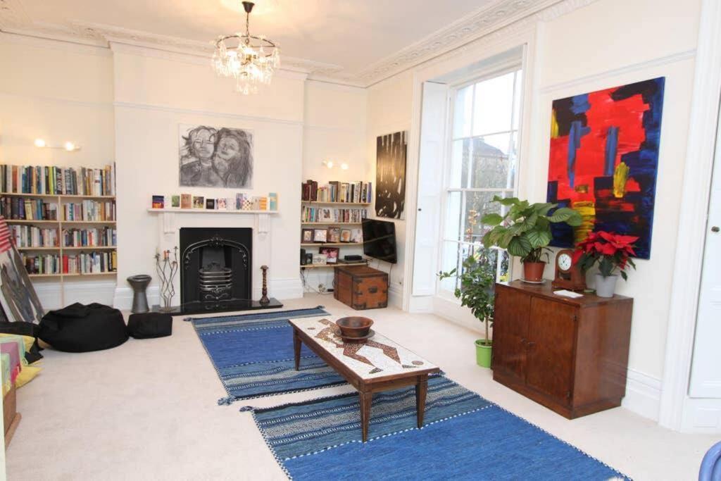 Stunning Arty Apartment In The Heart Of Clifton Бристоль Экстерьер фото